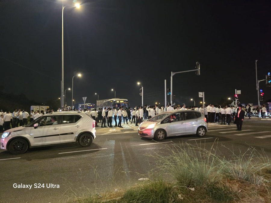 ההפגנה בכניסה לאלעד, הערב