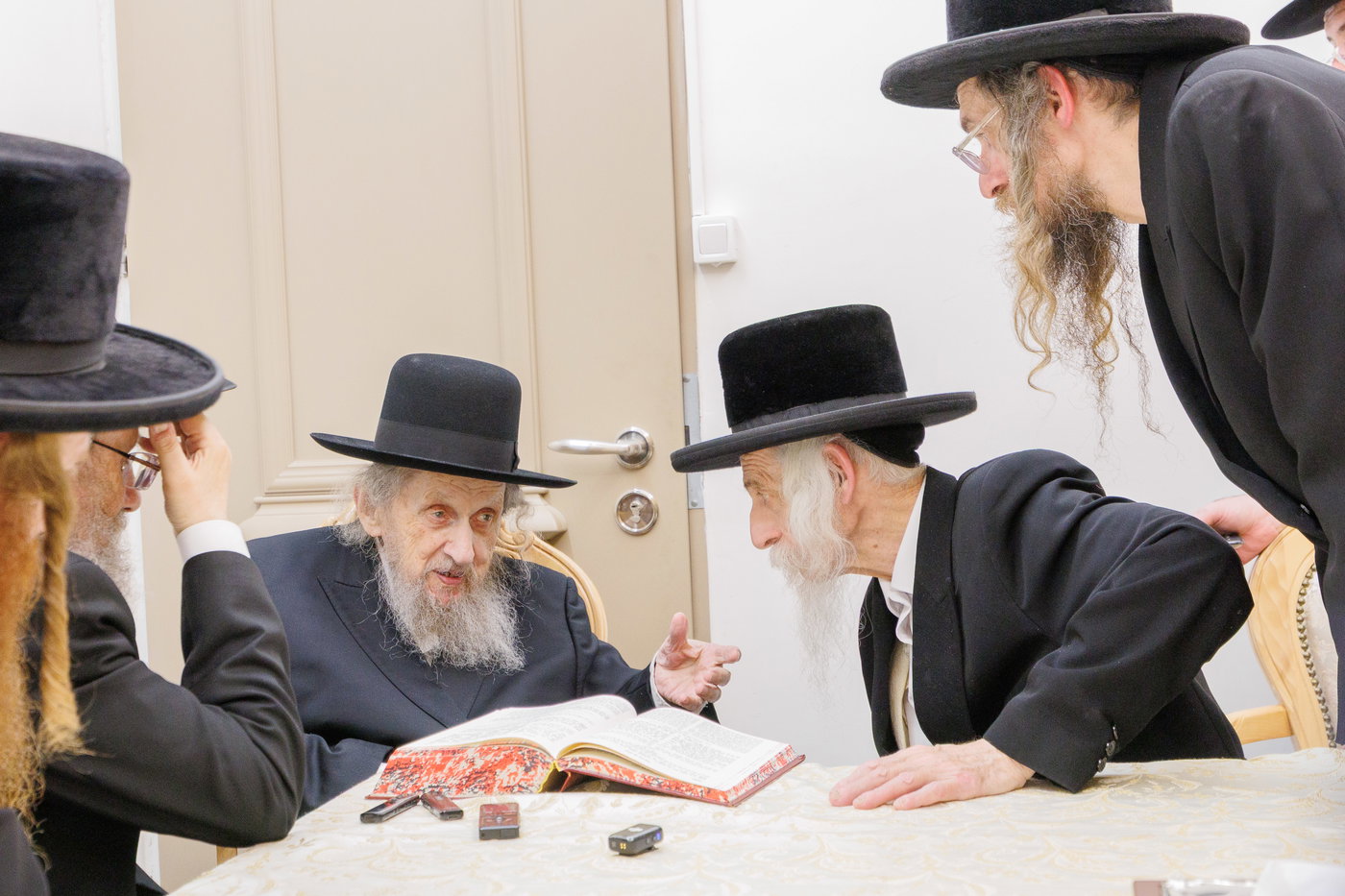 הגר"ד לנדו בביקור אצל האדמו"ר מסטריקוב