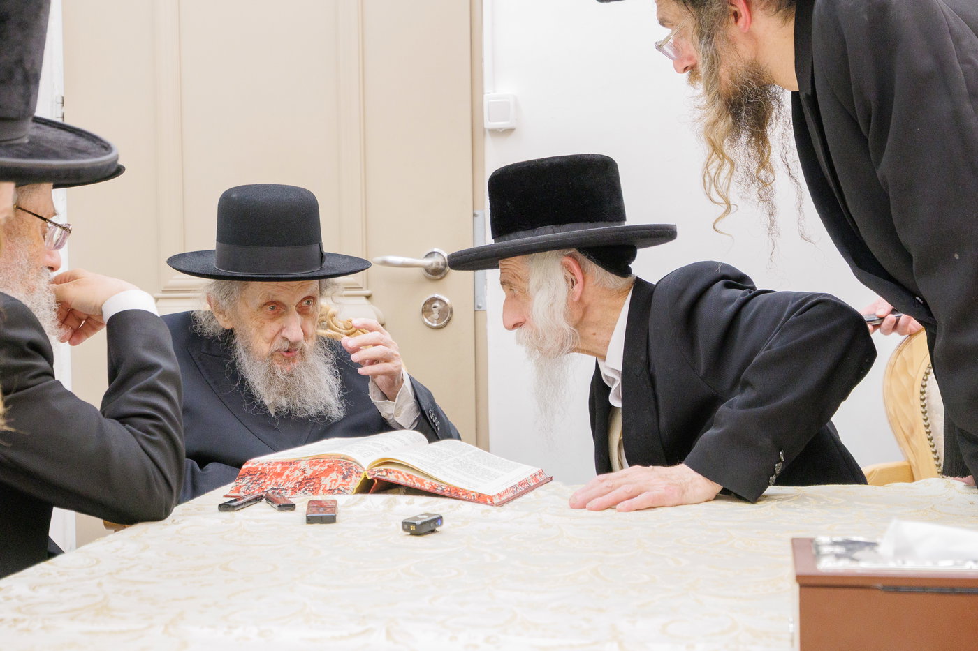 הגר"ד לנדו בביקור אצל האדמו"ר מסטריקוב