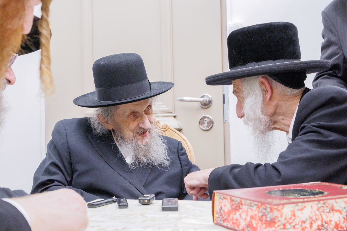 הגר"ד לנדו בביקור אצל האדמו"ר מסטריקוב