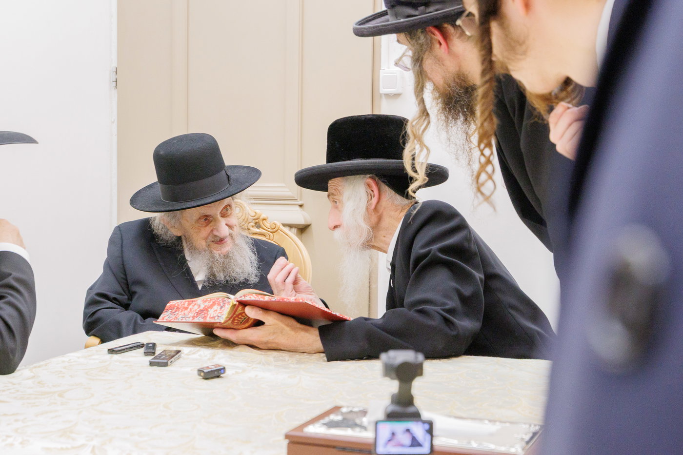 הגר"ד לנדו בביקור אצל האדמו"ר מסטריקוב