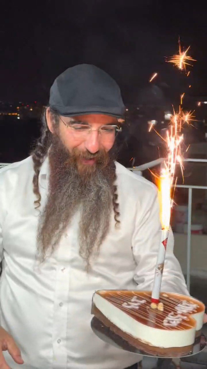 חגיגות יום הולדת בהפתעה לרב יוסף דלויה
