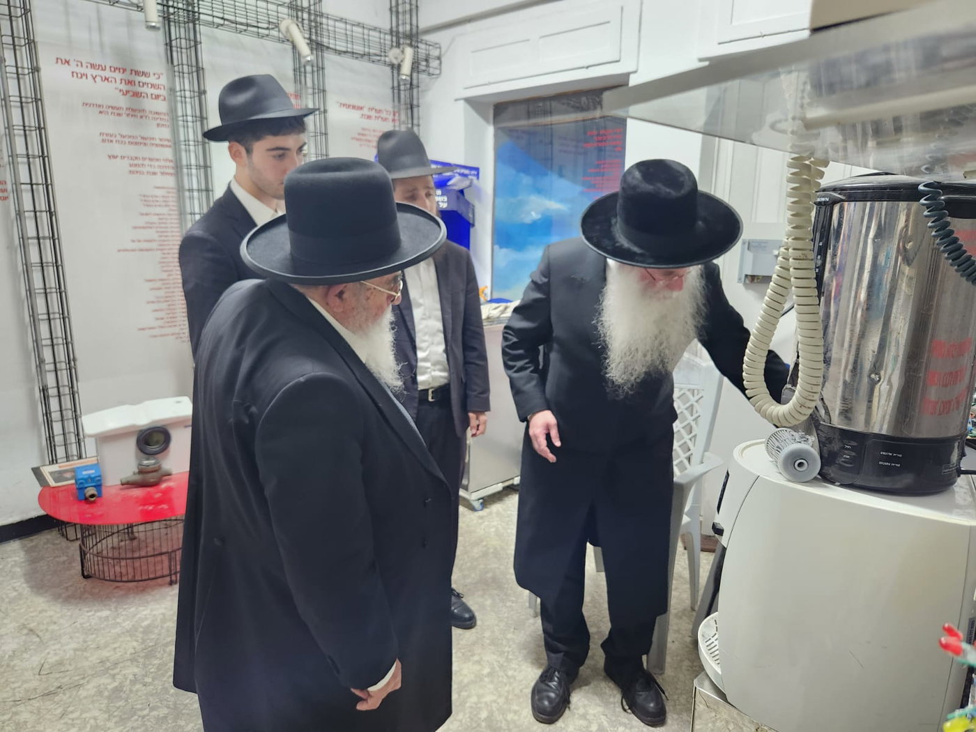 ביקור רב רושם: רבי אברהם סלים במכון המדעי טכנולוגי להלכה