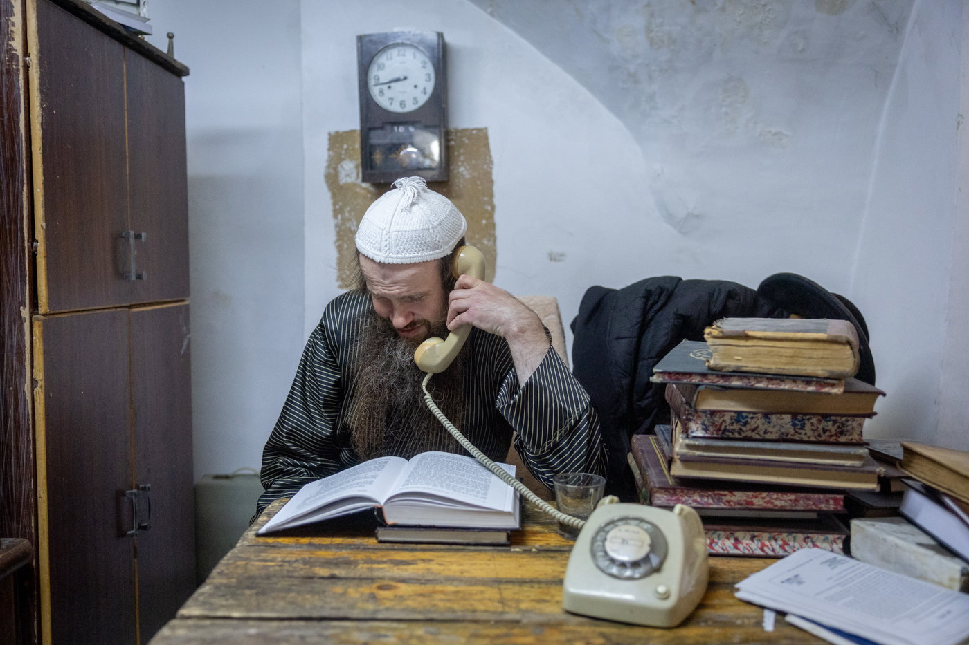 הרב טייטלבוים בבית ההוראה של הקנאים במאה שערים