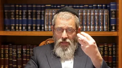 עולם שלם נגדנו: המסר המטלטל של המשפיע לפרשת לך לך