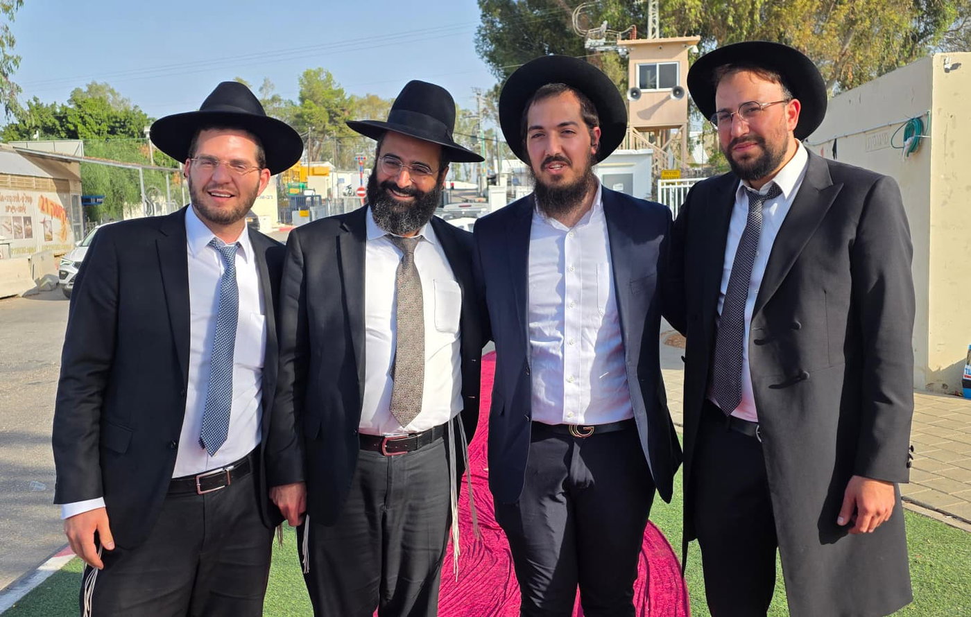 ברוך מתיר אסורים: 8 בחורים שוחררו מכלא 10 והתקבלו בשירה וריקודים