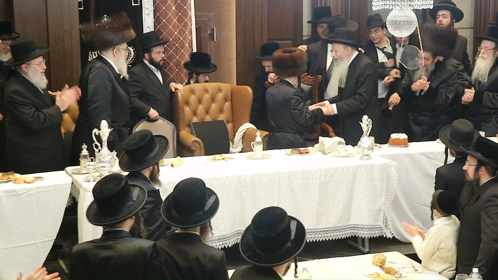 רבי מלכיאל פצח בריקוד נלהב עם הממשיך של סקולען לייקווד