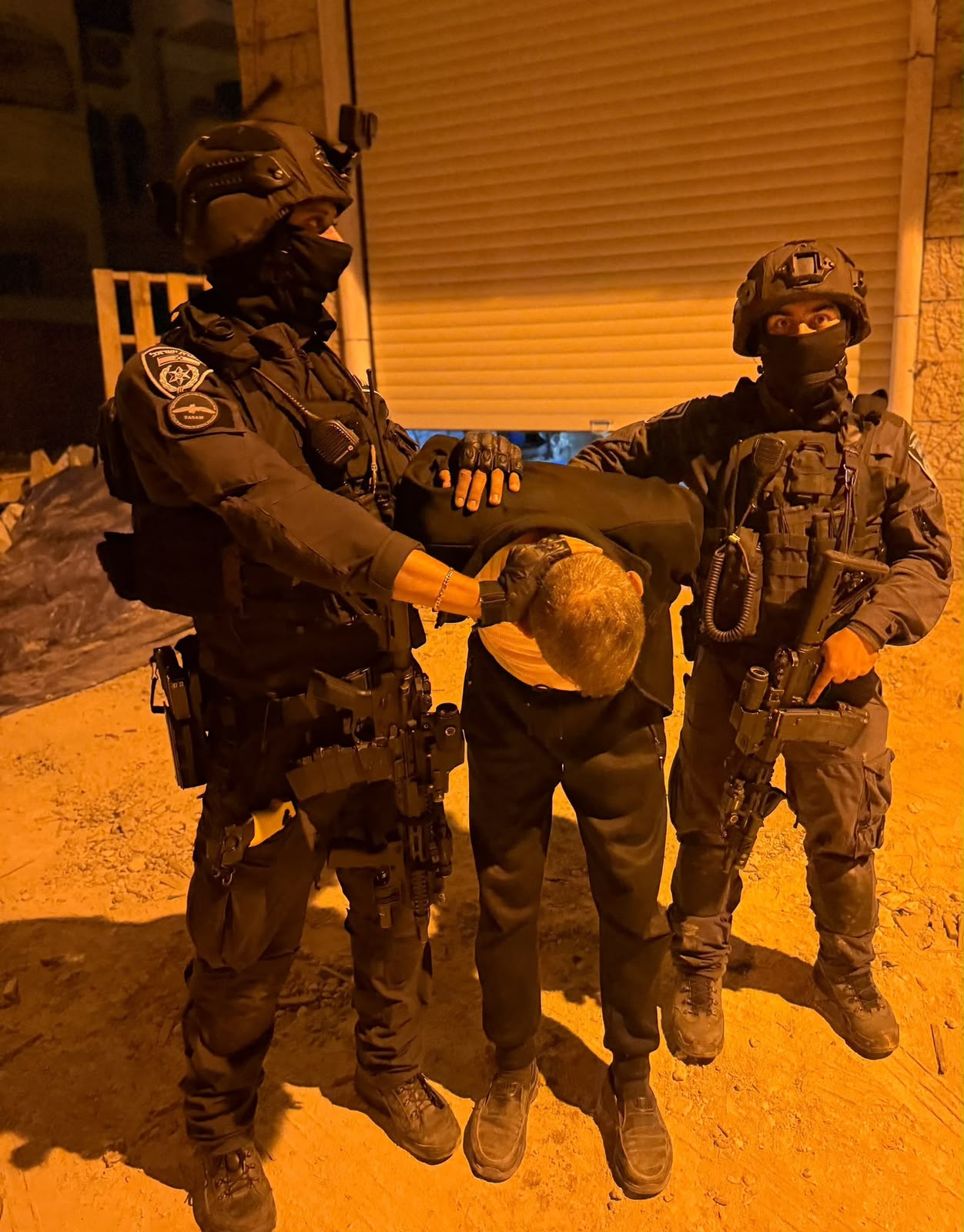 מעצרם של החשודים