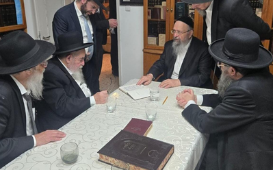 הגר"א סאלים במעונו של הגרי"ח סופר