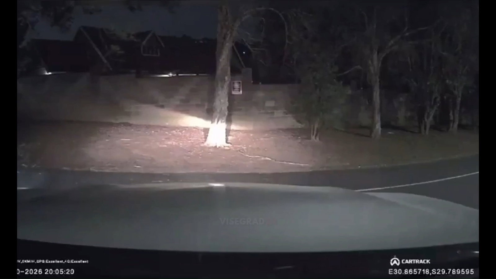 גבורה לעיני המצלמות: האב ששלף אקדח וגונן בגופו על בתו