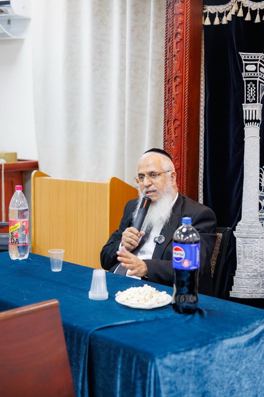 מהומה בעיר החרדית: קיצונים פוצצו כנס של ש״ס והשליכו גז מדמיע