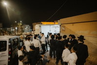 מהומה בעיר החרדית: קיצונים פוצצו כנס של ש״ס והשליכו גז מדמיע