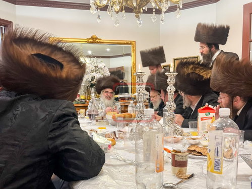האדמו"ר מויז'ניץ מונטריאול במלווה מלכה בב"פ