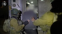 מבצע נרחב בבית לחם: נעצרו מזוהה חמאס ומחזיק נשק | תיעוד מרגע המעצר