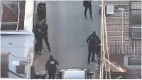 קולטים את החרדים בקצה הרחוב ובורחים - שם ממתינים השוטרים | צפו