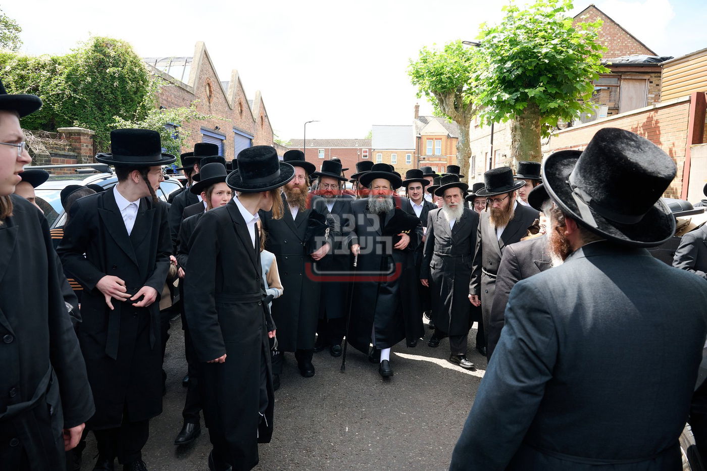 האדמו"ר מבאבוב 45 בביקור בלונדון