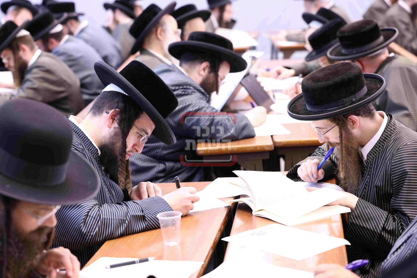 מבחן פומבי ב'תולדות אהרן'