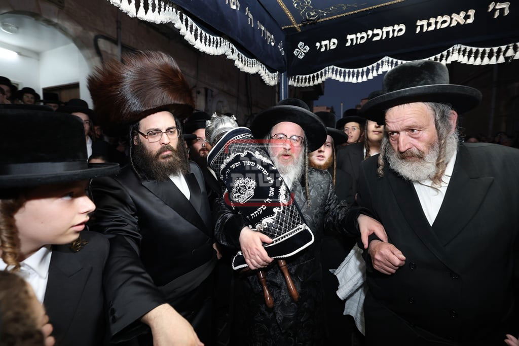 הכנסת ס"ת לביהמ"ד ביאלה ב"ב בירושלים