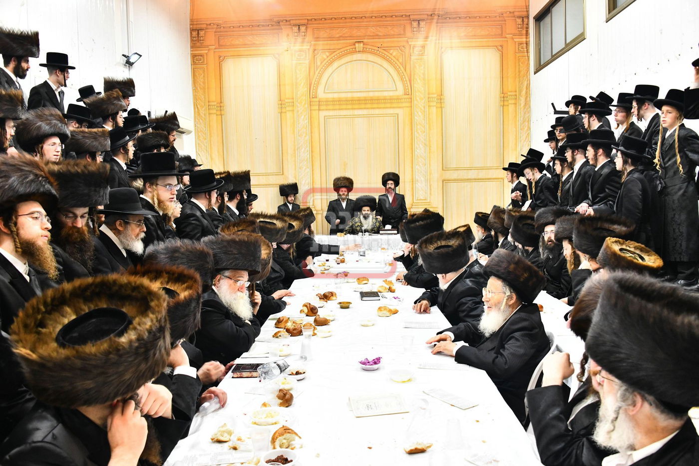 טיש יאר צייט בזוטשקא