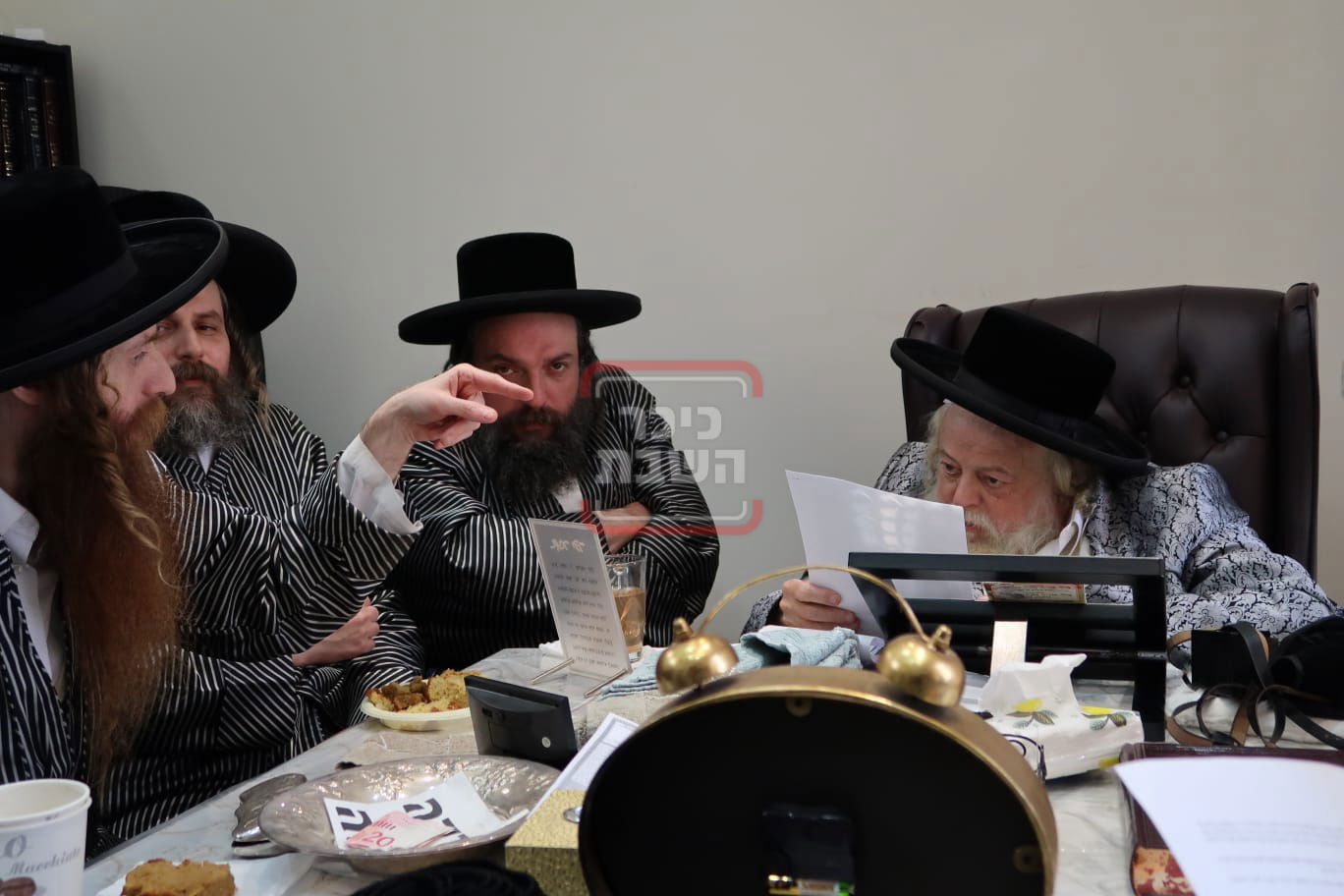 האדמו"ר מתולדות אברהם יצחק ובניו