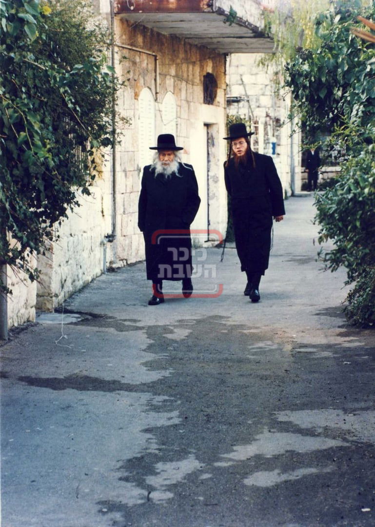 לפנות בוקר ברחובות ירושלים עם מורו ורבו האדמו"ר בעל ה'פני מנחם' מגור