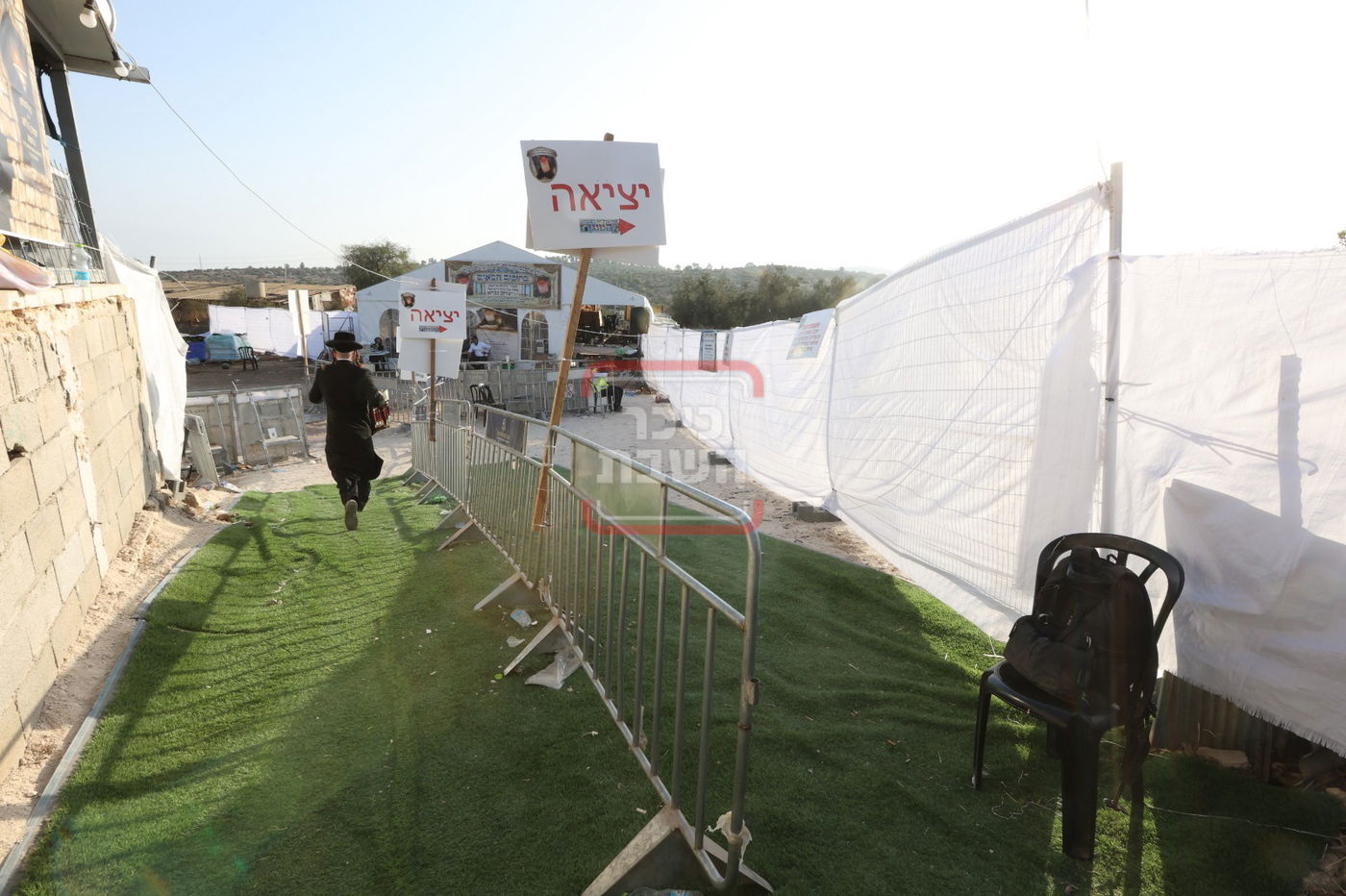 המונים בתפילה בציון הצדיק בעג'ור