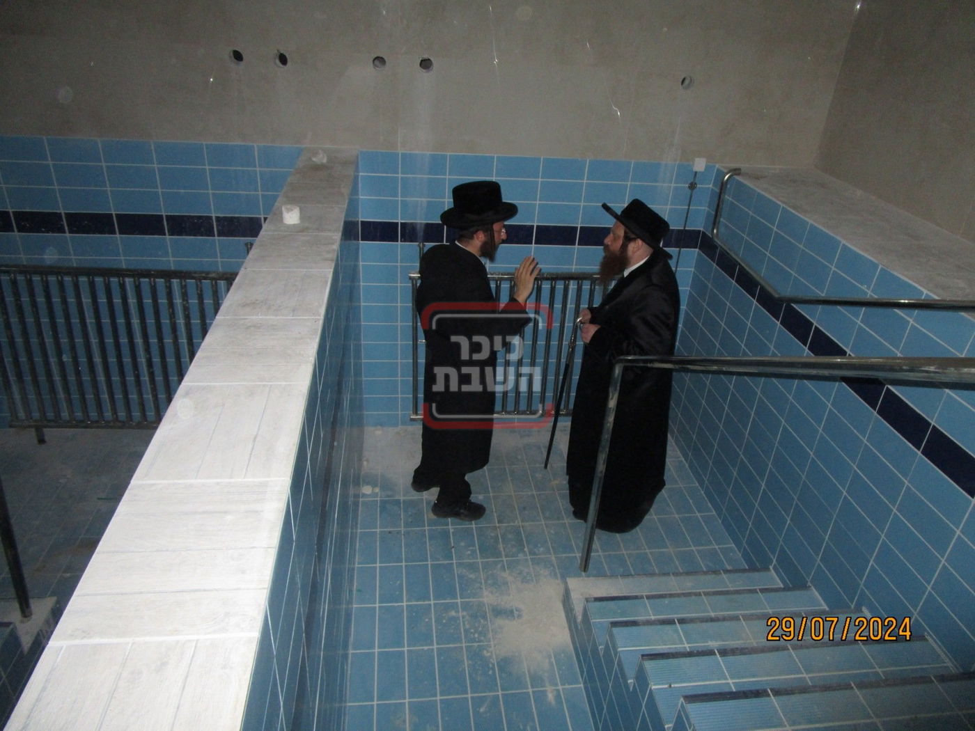 האדמו"ר ממיאלען בסיור ב'מתחם הסופרים'