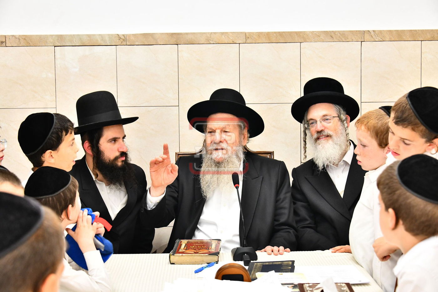 הגרמ"ש אדלשטיין בוחן ילדי החמד