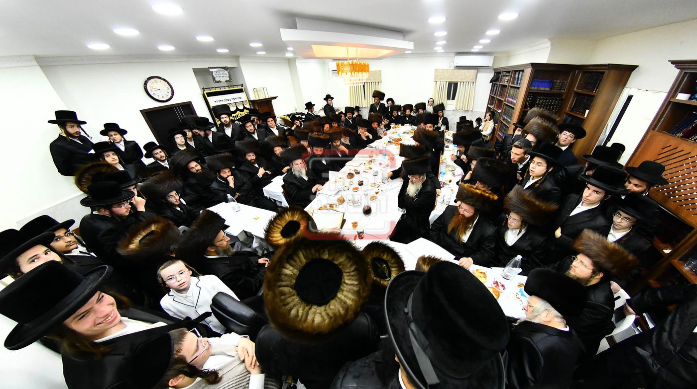 האדמו"ר מסאסוב, שבת בב"ב