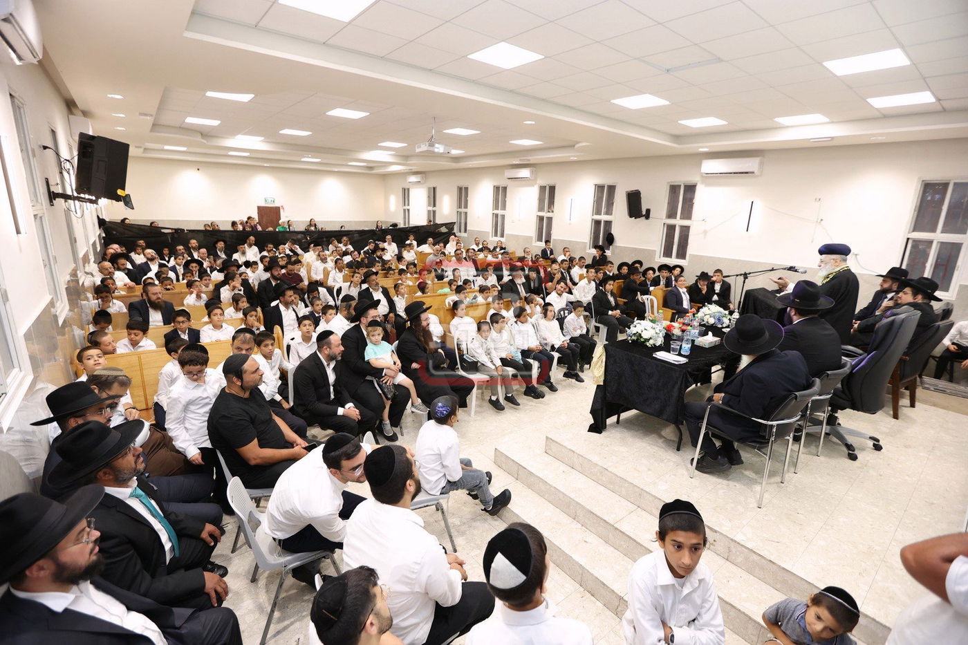 הראש"ל לילדי 'תל אביב': זכות לימוד התורה שלכם, תצילנו מאיראן  