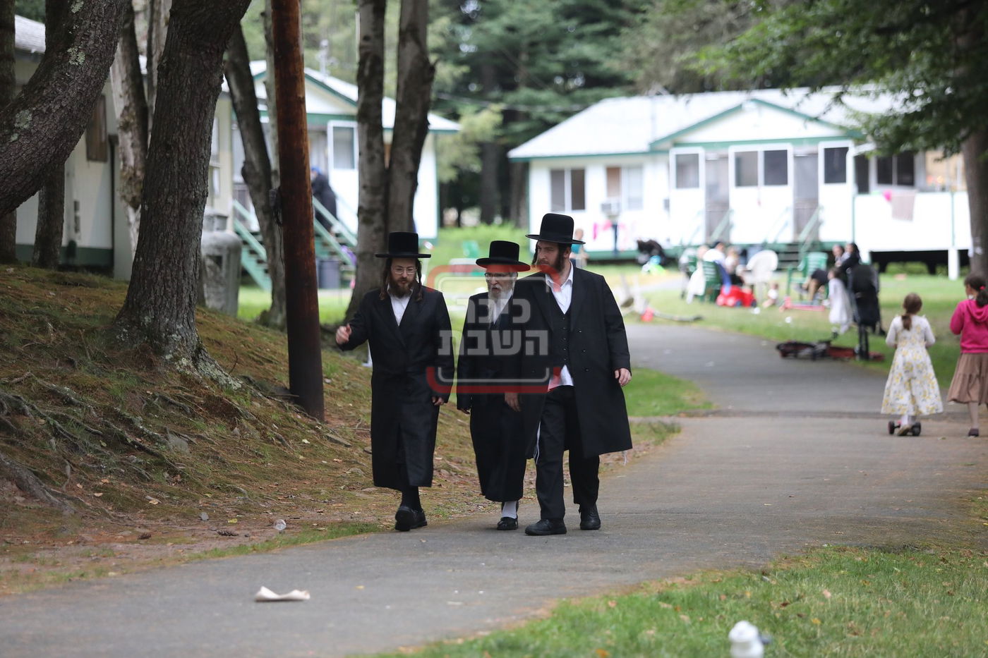 האדמו"ר מקאסען במחנה קוסען בקאנטרי