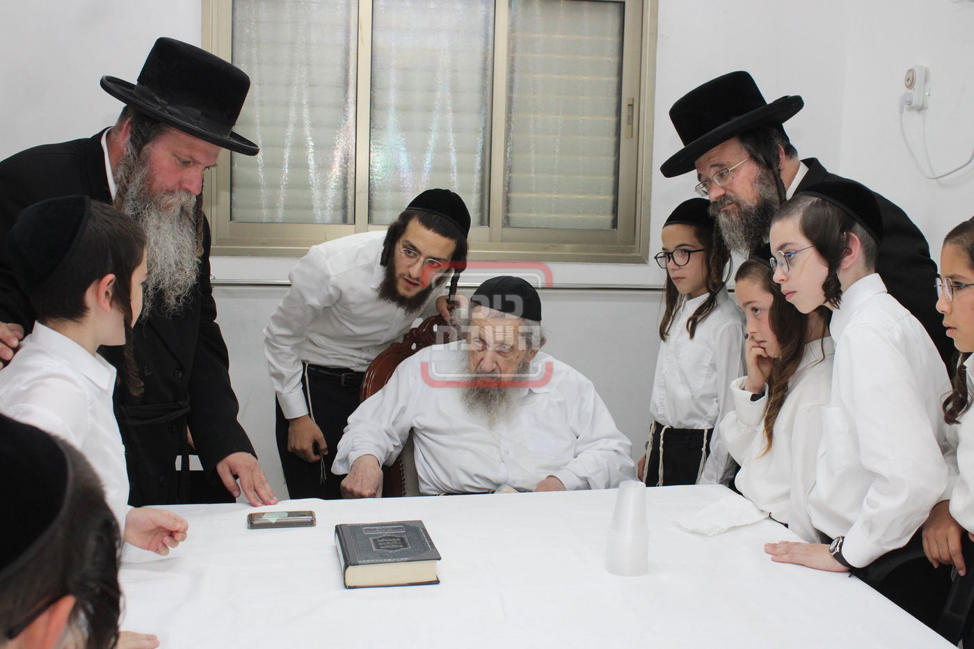 תלמידי ת"ת כלל חסידי אצל הגר"ד לנדו