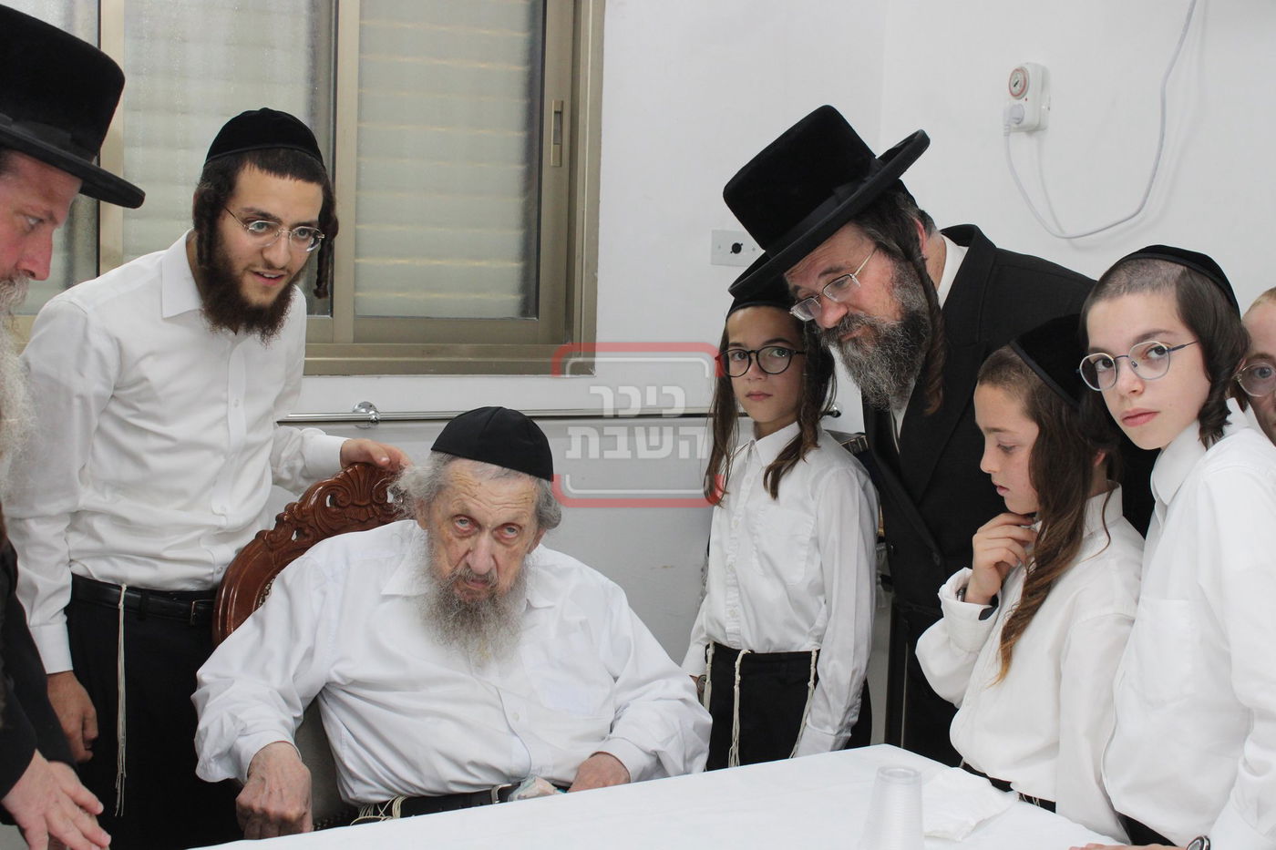 תלמידי ת"ת כלל חסידי אצל הגר"ד לנדו