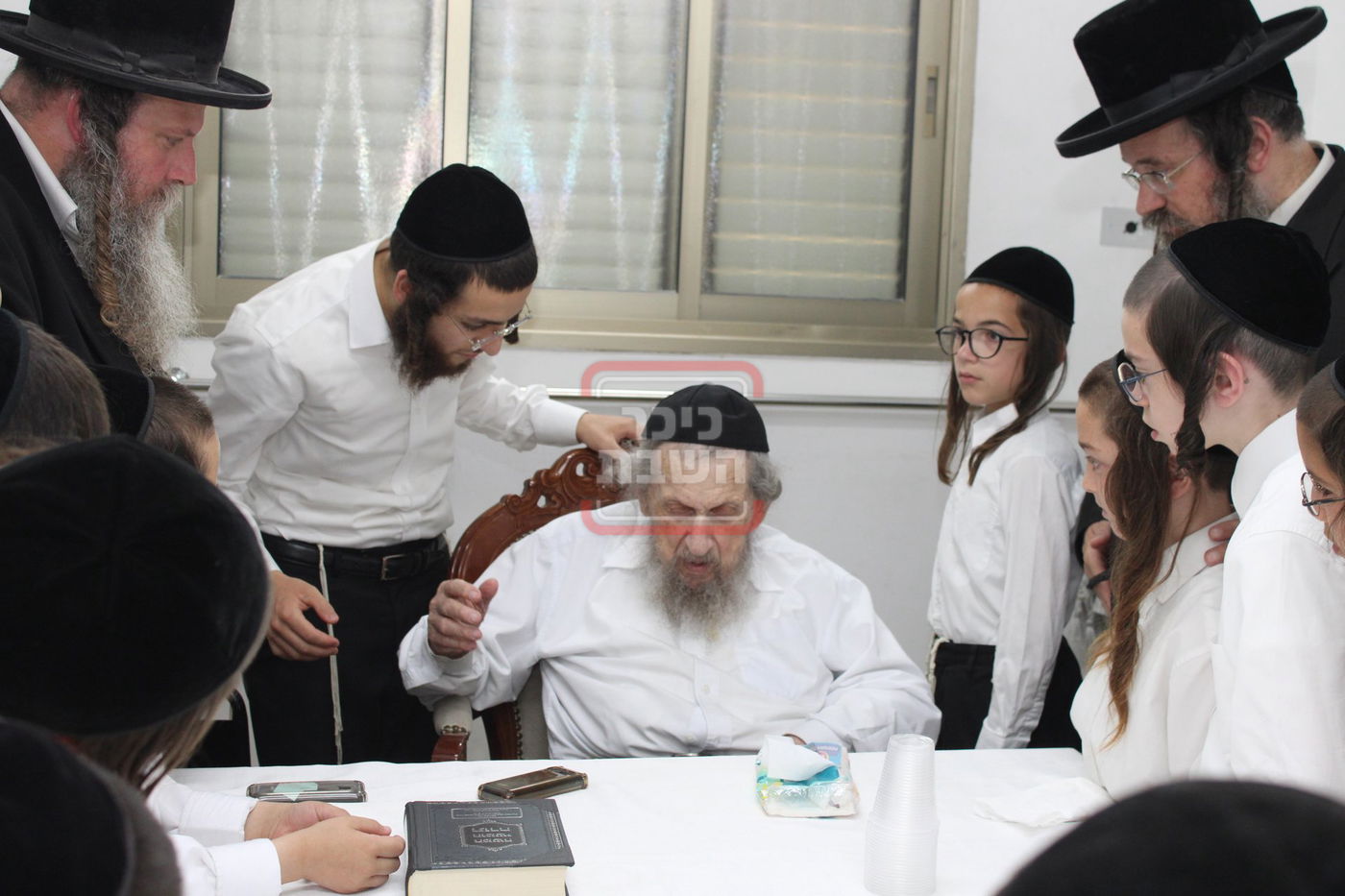 תלמידי ת"ת כלל חסידי אצל הגר"ד לנדו