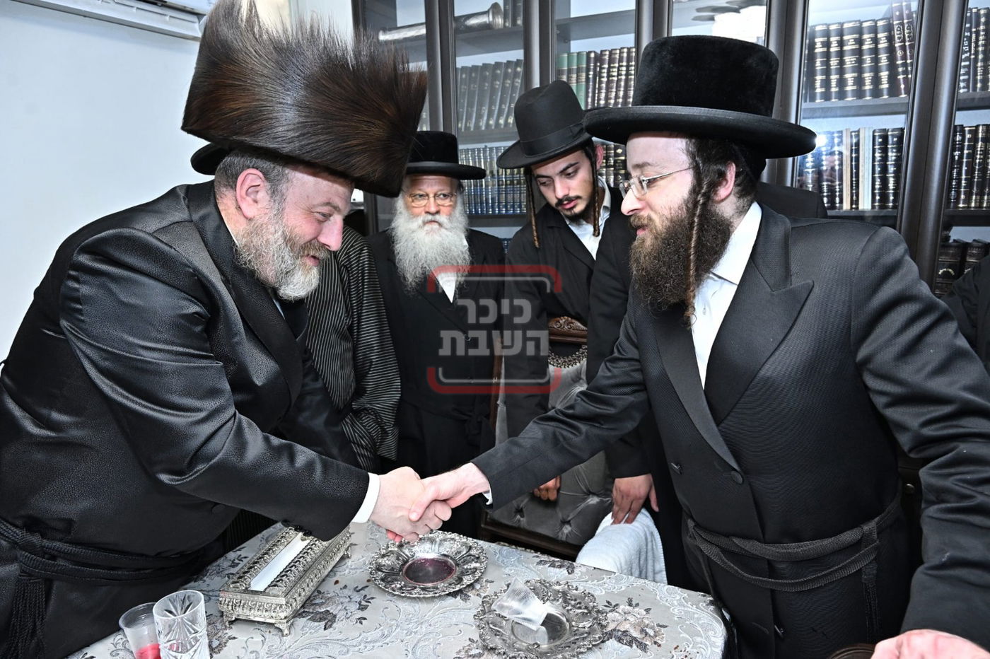 האדמו"ר מקאסוב, והגרי"מ שעכטר בברית מילה