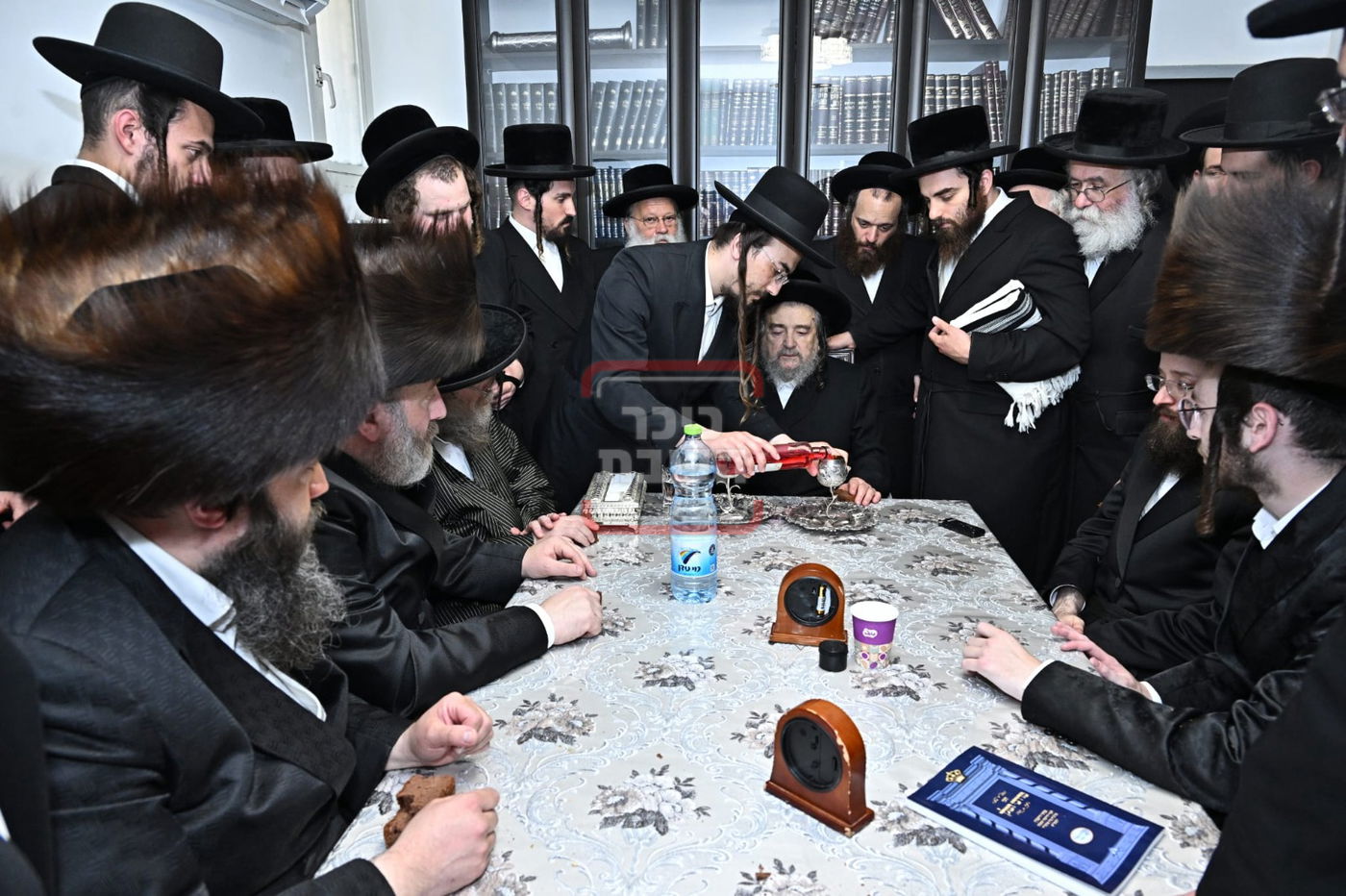 האדמו"ר מקאסוב, והגרי"מ שעכטר בברית מילה