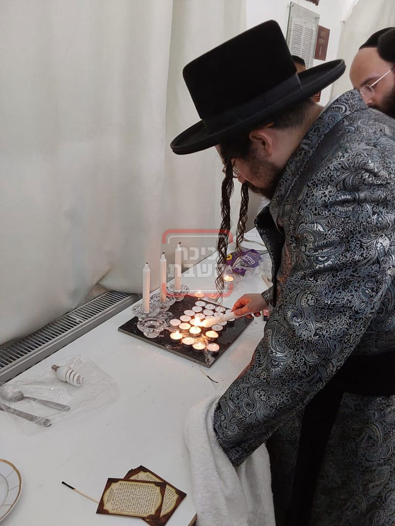 האדמו"ר ממעזבוז במסע הקודש על קברי צדיקים