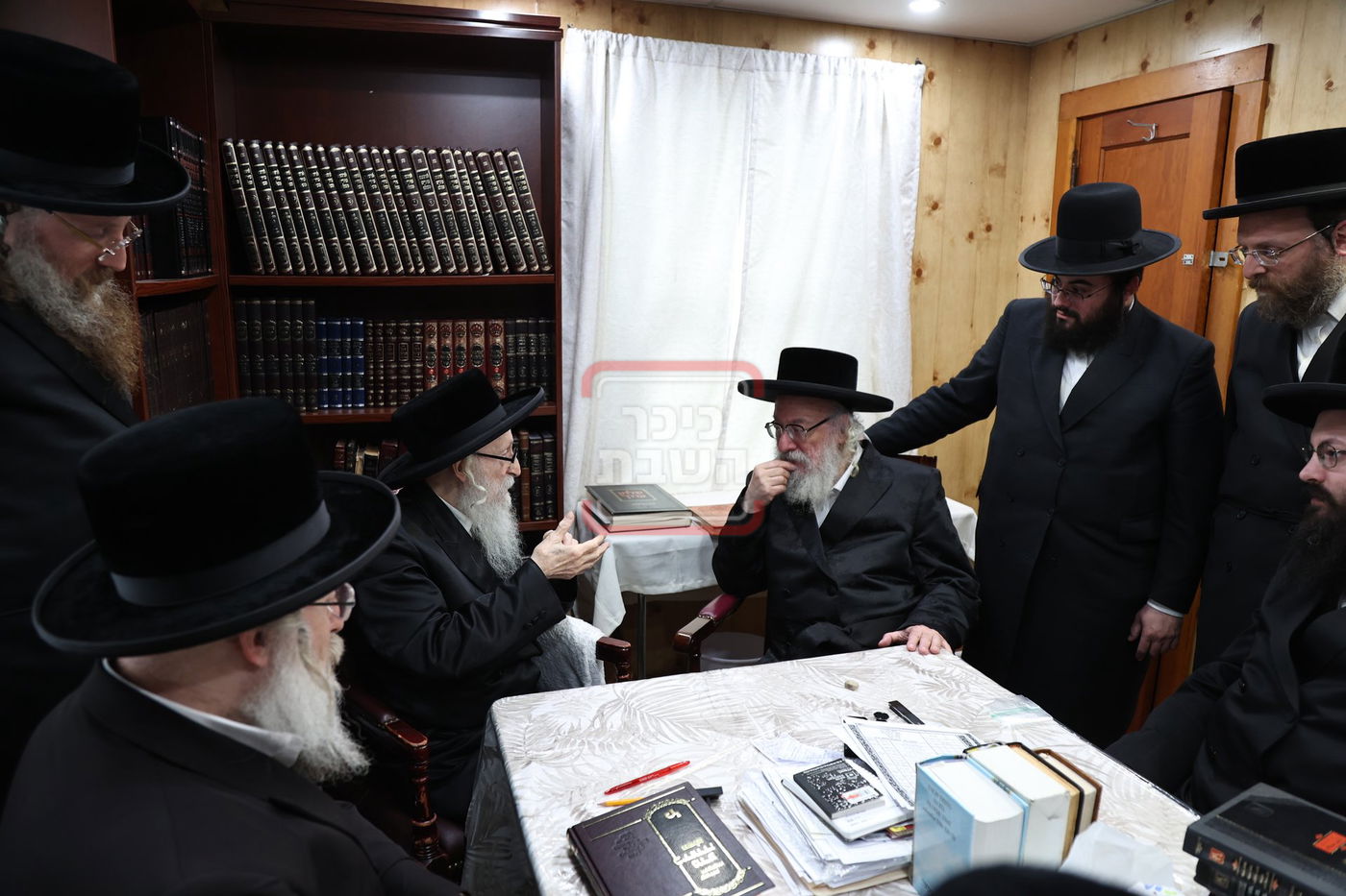 גאב"ד וויען בביקור אצל אחיו האדמו"ר מסערדאהעלי בקאנטרי