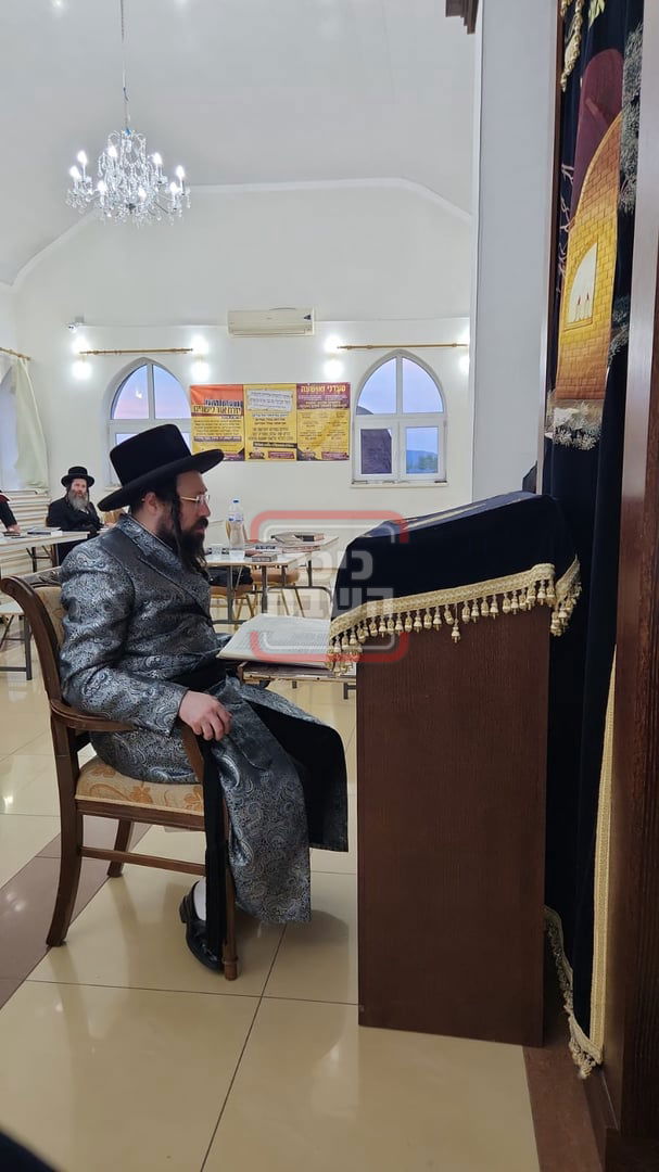 האדמו"ר ממעזבוז במסע הקודש על קברי צדיקים