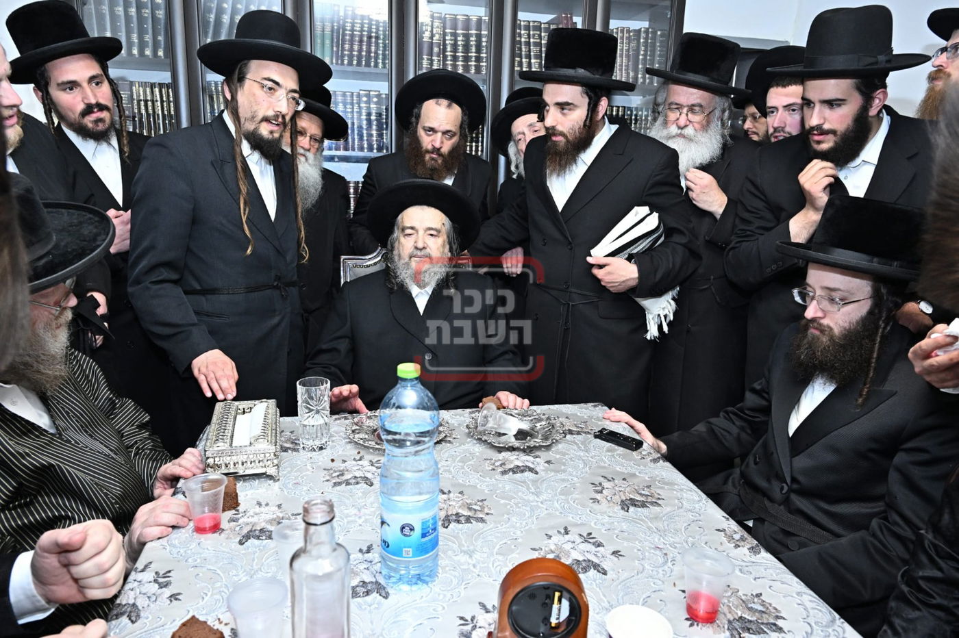 האדמו"ר מקאסוב, והגרי"מ שעכטר בברית מילה