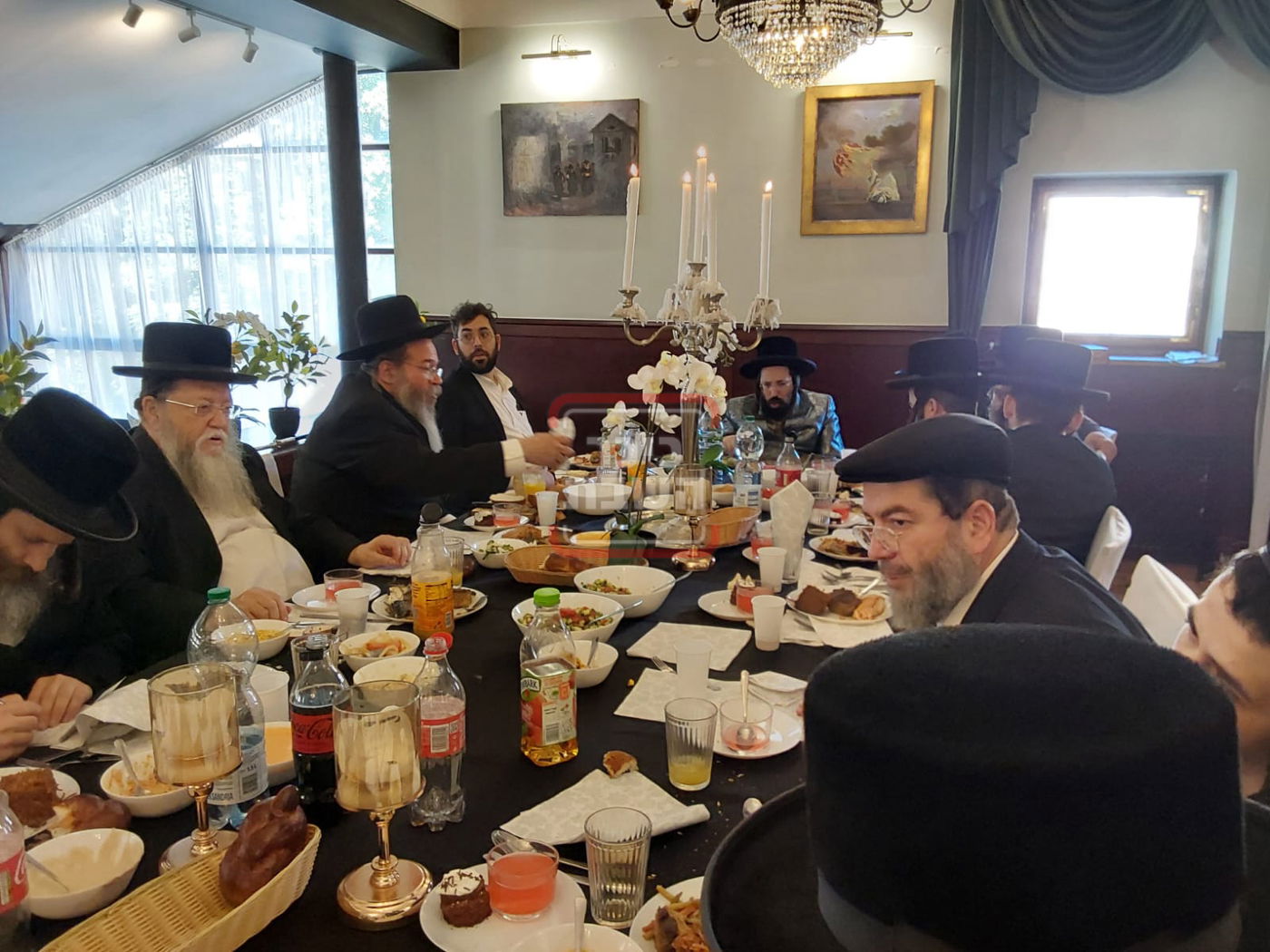 האדמו"ר ממעזבוז במסע הקודש על קברי צדיקים