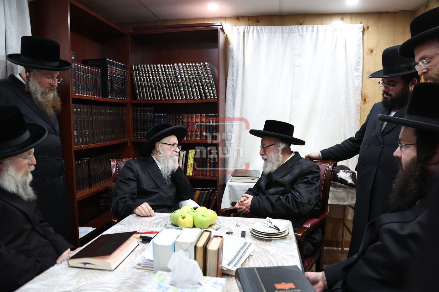 גאב"ד וויען בביקור אצל אחיו האדמו"ר מסערדאהעלי בקאנטרי