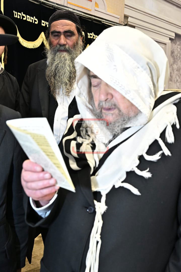 האדמו"ר מקאסוב, והגרי"מ שעכטר בברית מילה