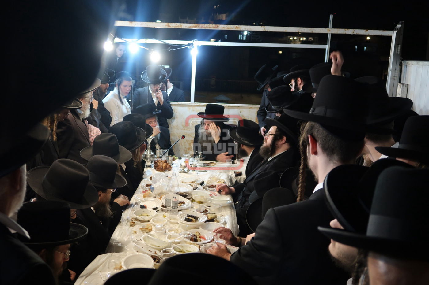 טיש הילולא בלעלוב 