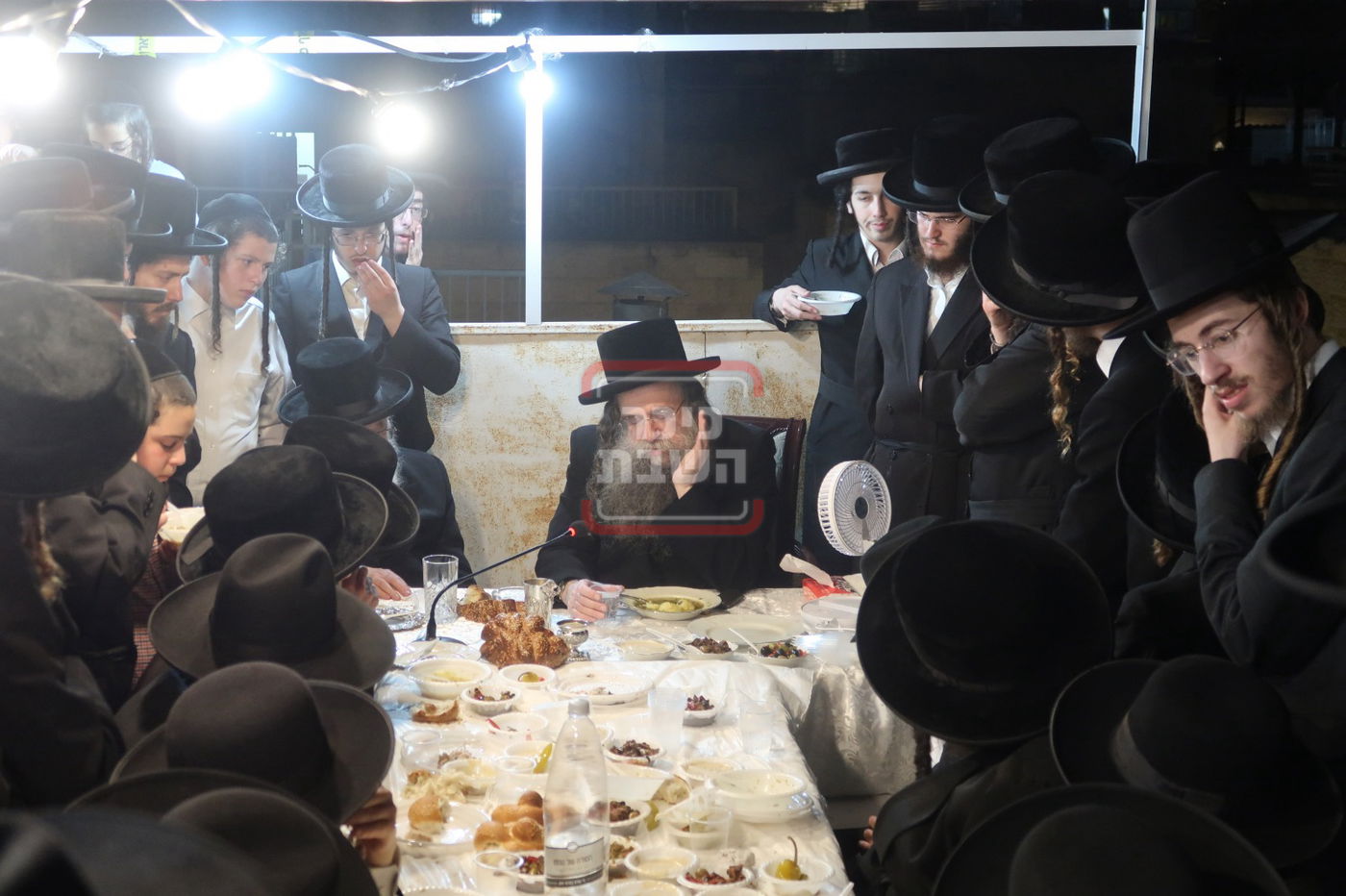 טיש הילולא בלעלוב 