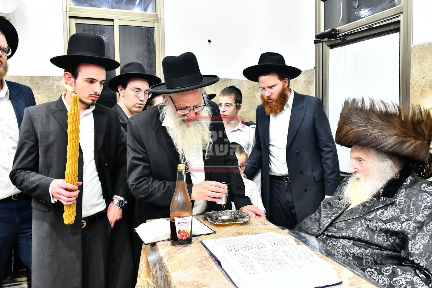 הגר"מ שטרנבוך בשבת בקרב ישיבתו בבית שמש