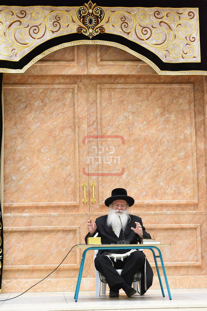 הגה"צ רבי אהרן טוסיג בהספד 'תשעה באב' בחצה"ק ויז'ניץ