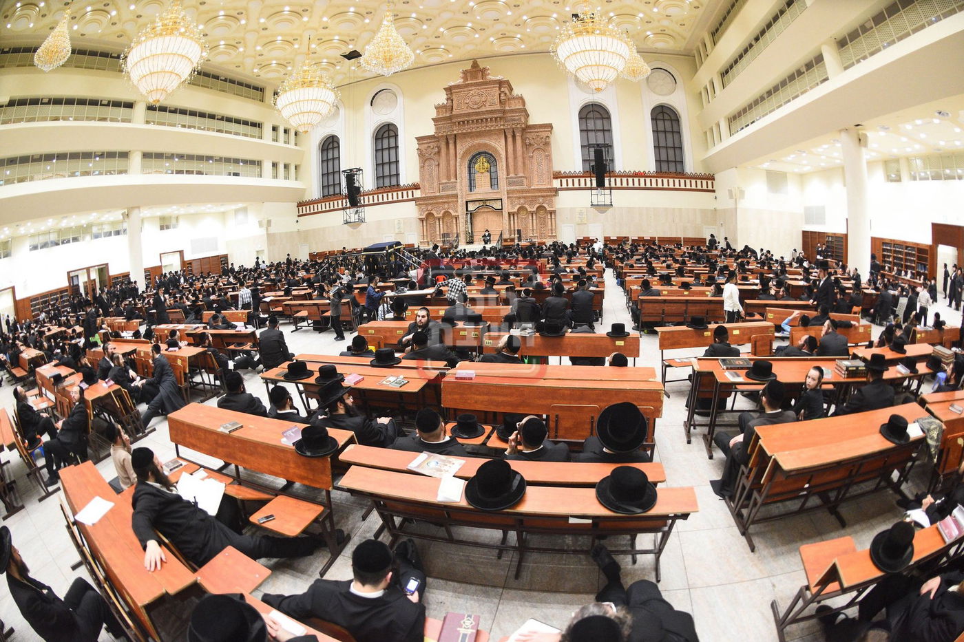 הגה"צ רבי אהרן טוסיג בהספד 'תשעה באב' בחצה"ק ויז'ניץ