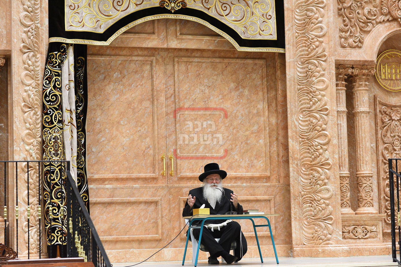 הגה"צ רבי אהרן טוסיג בהספד 'תשעה באב' בחצה"ק ויז'ניץ