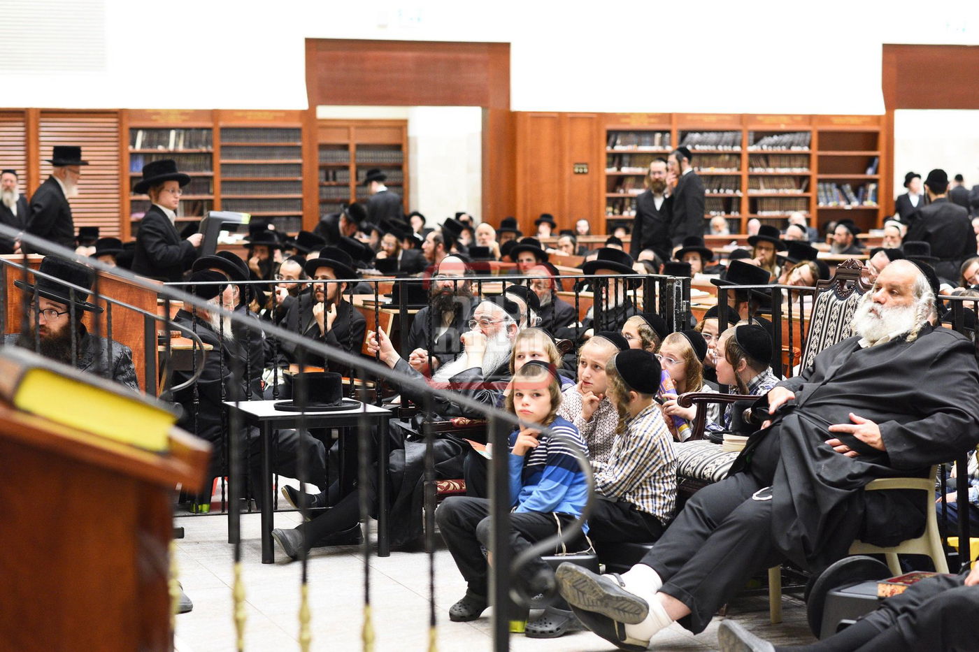 הגה"צ רבי אהרן טוסיג בהספד 'תשעה באב' בחצה"ק ויז'ניץ